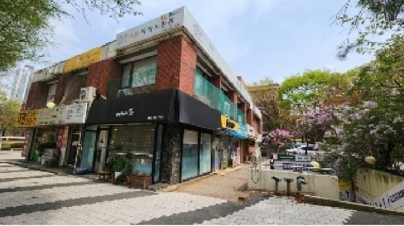 2025타경100946 경기도 안양시 동안구 평촌대로180번길 28경기도 안양시 동안구 평촌대로180○○○○, 향촌아파트 상가동 지하층 2호향촌아파○○ 근린상가 경매 이미지
