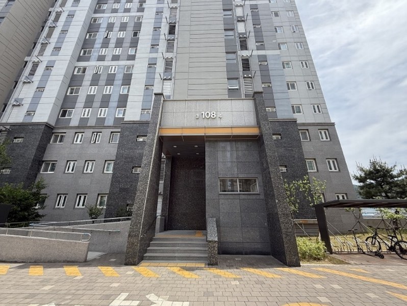 2025타경11596 경상남도 창원시 진해구 월남로 144, 창원진해비전시티우방아이유쉘아파트 108동 1층 103호 아파트[공급30평형] 경매 이미지