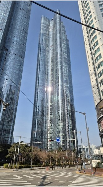 2024타경6958 부산광역시 해운대구 마린시티2로 33, 해운대두산위브더제니스 101동 43층 4301호 아파트[공급74평형] 경매 이미지