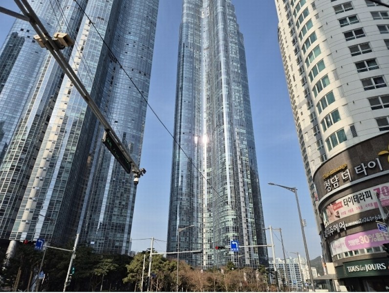 2024타경6958 부산광역시 해운대구 마린시티2로 33, 해운대두산위브더제니스 101동 43층 4301호 아파트[공급74평형] 경매 이미지