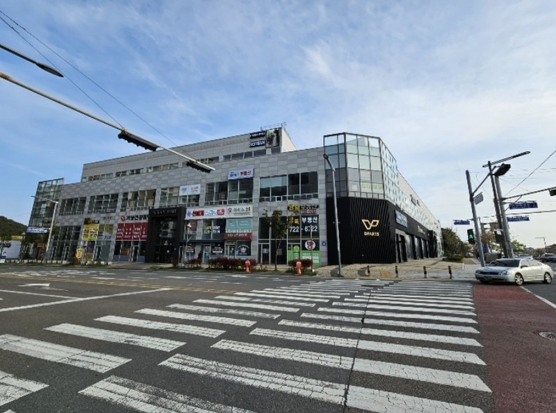 2024타경103583 부산광역시 기장군 기장읍 기장해안로 98, 오시리아스퀘어 2층 비203호외1개호 근린상가 경매 이미지