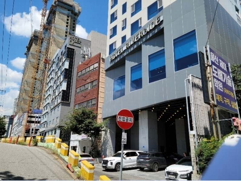 2023타경7098 울산광역시 중구 젊음의거리 20, 울산호텔리버사이드 2층 4호 근린상가 경매 이미지