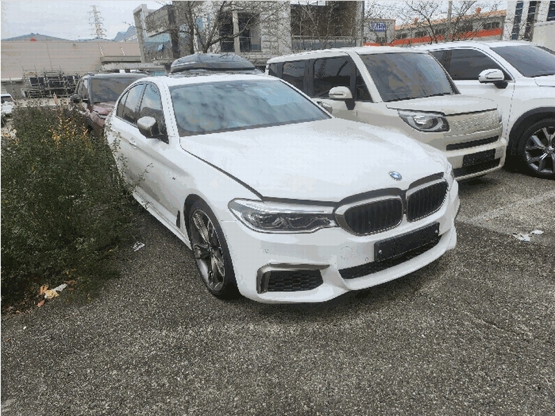 2025타경12751 경상남도 양산시 호계동 1101, 이든컴퍼니 주차장 내 BMW M550d xDrive 경매 이미지