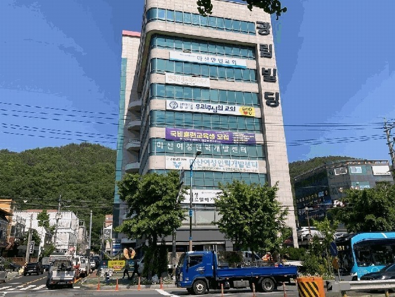 2025타경20568 경상남도 창원시 마산회원구 내서읍 광려천서로 57, 광림빌딩 8층 801호외1개호 근린상가 경매 이미지