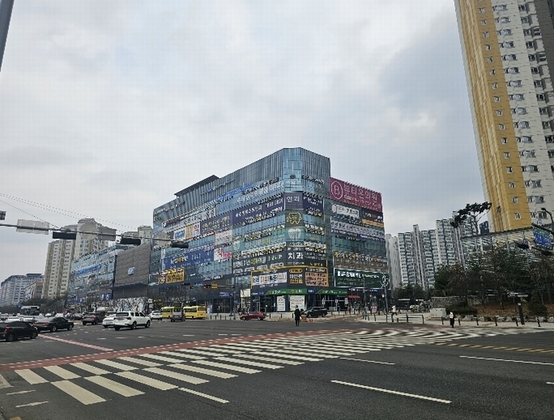 2025타경50994 경기도 수원시 영통구 덕영대로 1470, 망포역플래티넘베이스주건축물 1동 1층 108호 근린상가 경매 이미지