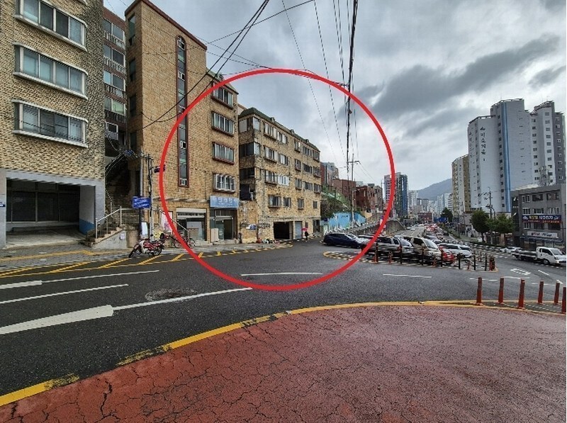 2024타경110495 부산광역시 서구 보수대로154번길 4, 동대빌라 4층 402호 다세대(빌라)[공급15평형] 경매 이미지