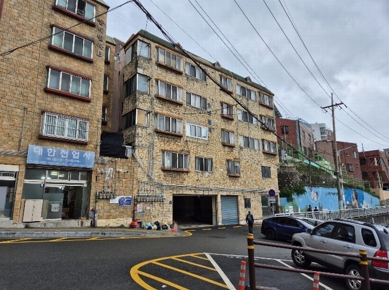 2024타경110495 부산광역시 서구 보수대로154번길 4, 동대빌라 4층 402호 다세대(빌라)[공급15평형] 경매 이미지