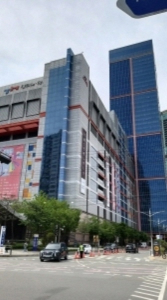 2023타경106914 서울특별시 구로구 새말로 97, 신도림테크노마트 10층 063호 근린상가 경매 이미지