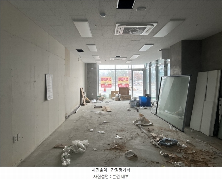 2024타경17085 인천광역시 서구 청라에메랄드로76번길 7-23, 청라월드메르디앙커낼웨이 1층 104호 근린상가 경매 이미지