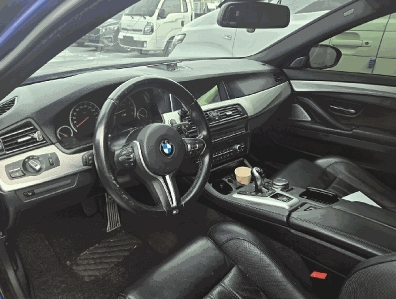 2025타경57795 경기도 용인시 기흥구 영덕동 1123-1 BMW M5 경매 이미지