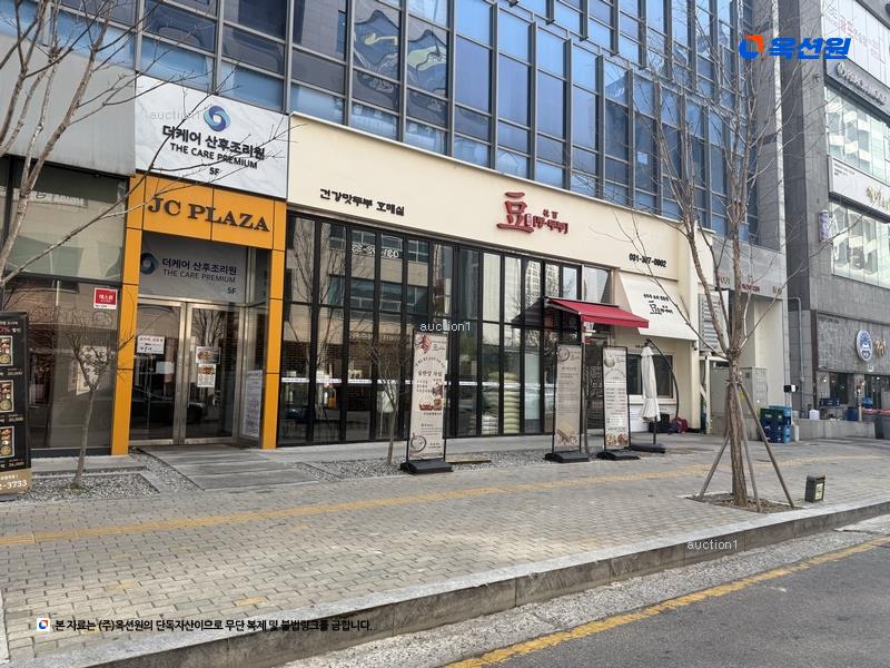 2024타경102829 경기도 수원시 권선구 호매실로104번길 24-76, 제이씨플라자주건축물 1동 1층 106호외2개호 근린상가 경매 이미지