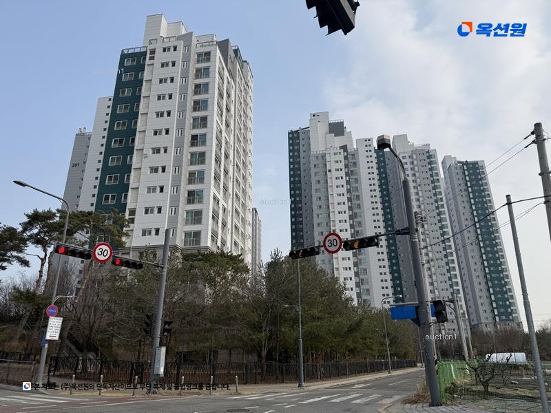 2024타경100977 경기도 수원시 권선구 입북로77번길 61, 서수원레이크푸르지오2단지 203동 17층 1701호 아파트[공급33평형] 경매 이미지