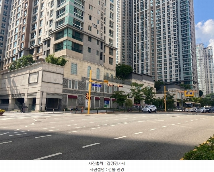 2024타경10302 경기도 수원시 영통구 광교호수공원로 277, 광교중흥에스클래스판매시설 지1층 비1-133호 근린상가 경매 이미지