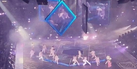 홍콩 아이돌 그룹 미러, 공연 도중 '대형 스크린 추락'..댄서는 사지마비