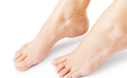 손·발톱 망가뜨리는 이 질환, 50대들의 고통.. 치료법은?
