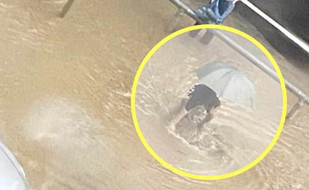 이번에는 '의정부 히어로', 배수로 뚫자 물이 빠져나갔다