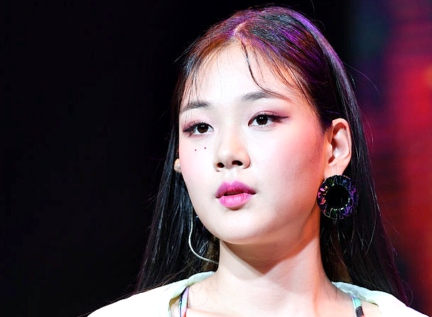 가수 비비, 라이브방송 중 피로감 호소 오열...