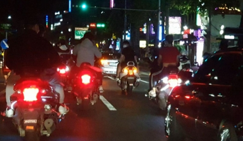 5차선 도로 점령한 뒤 고의로 '저속 운전'한 거북이족 "스트레스 풀려고"