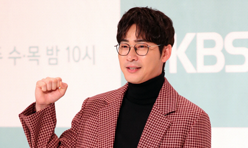 지인 2명 "지금 갇혀있다" 신고에 배우 강지환 긴급 체포