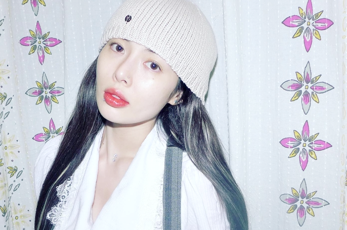 현아, 모든 일정 중단 "코로나 19 확진"